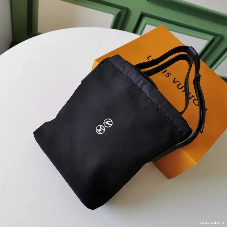 Fashionrepsfam ru LV Bags 20B570187 0810